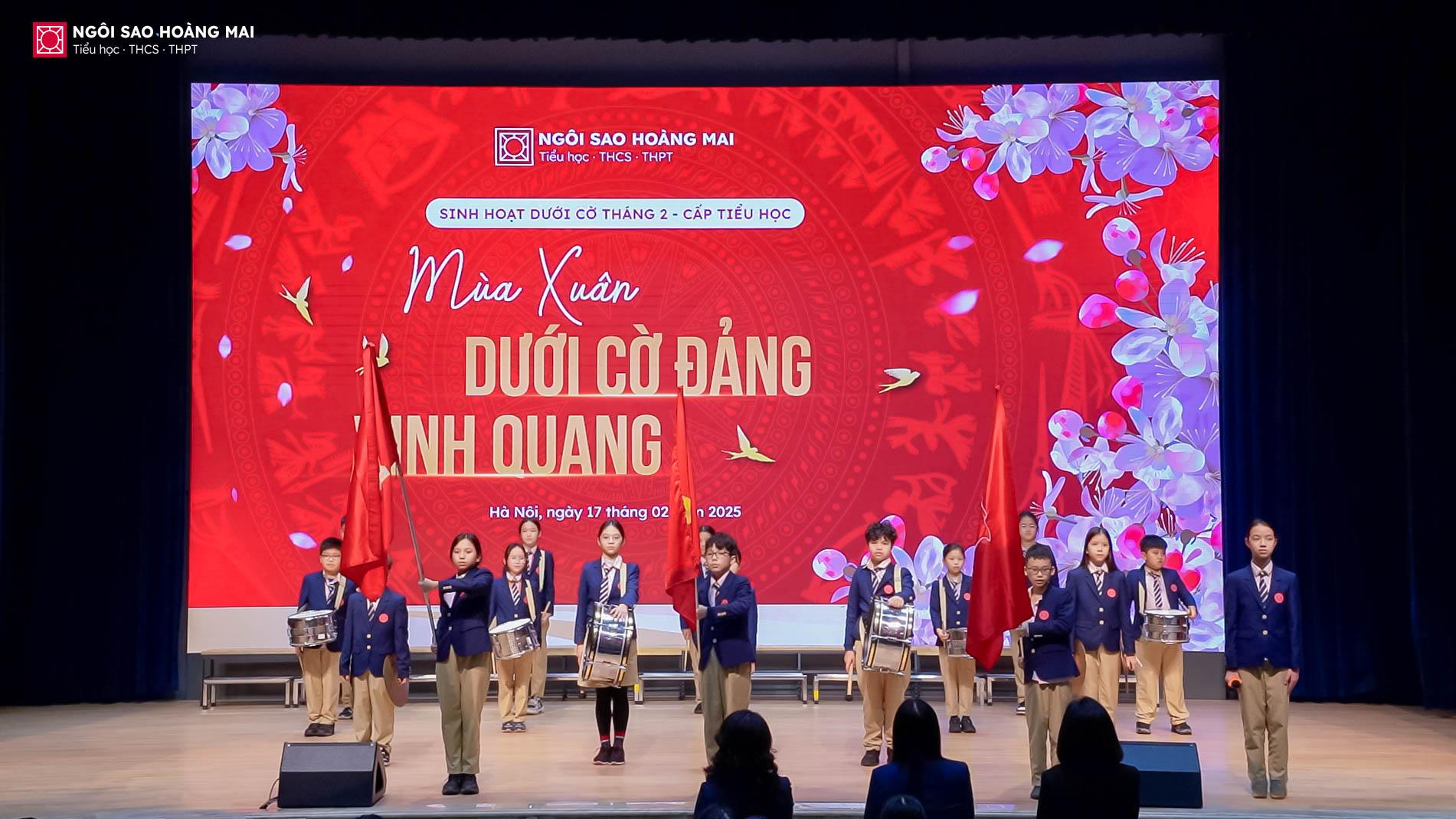 Sinh hoạt dưới cờ tháng 2: học sinh cấp Tiểu học & THCS hòa chung niềm tự hào “Mùa xuân dưới cờ đảng vinh quang”