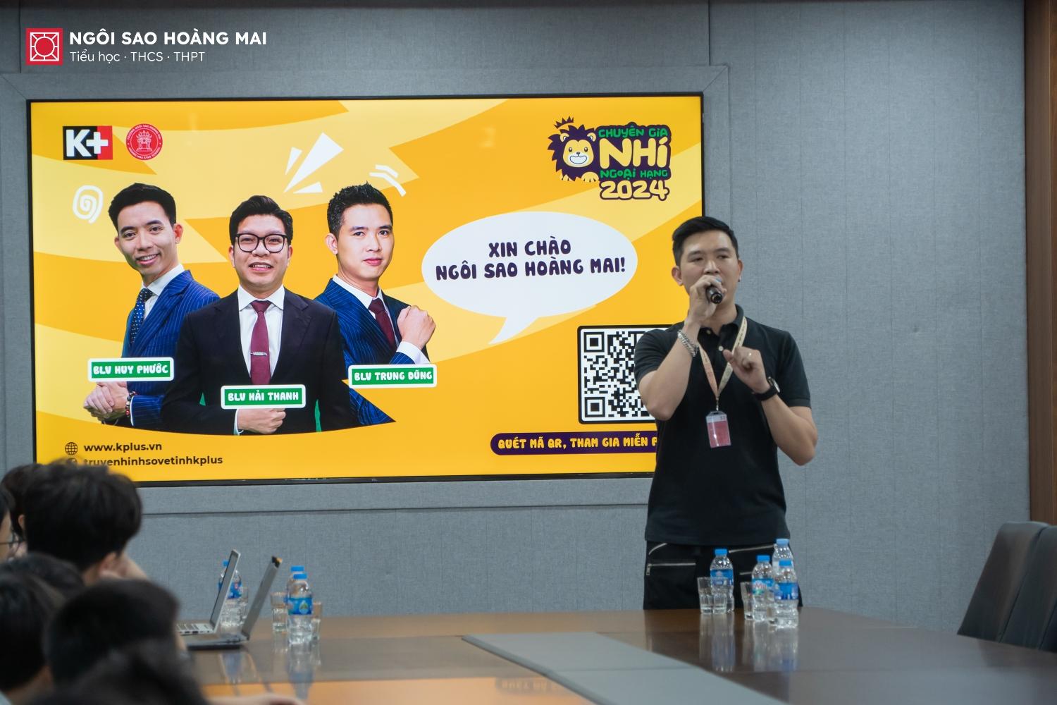 Học sinh Ngôi sao Hoàng Mai hào hứng giao lưu cùng các bình luận viên bóng đá nổi tiếng của đài truyền hình K+